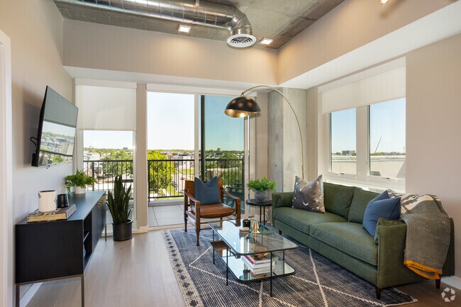 1BR, 1BA - 705SF - Living Room