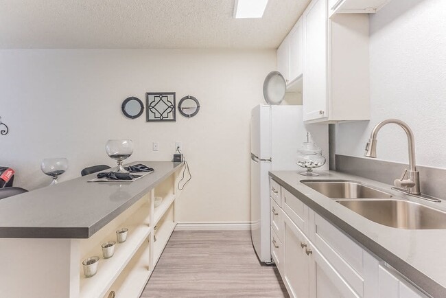 University Gardens, Las Vegas, NV 89119 - photo 2