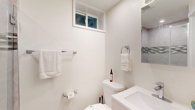 36 Montgomery St unit A, Cambridge, MA 02140 - photo 6