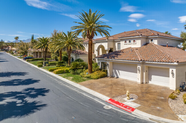 In Canyon Gate, you will often find Mediterranean-style homes in beige stucco predominate.