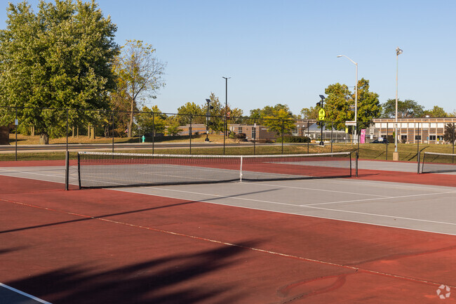 Hornet Park Elementary School in Indianapolis has tennis courts.