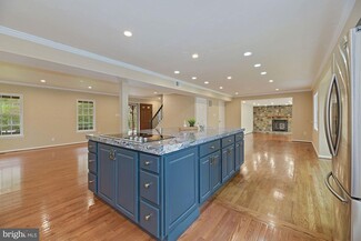 4813 Marymead Dr, Fairfax, VA 22030