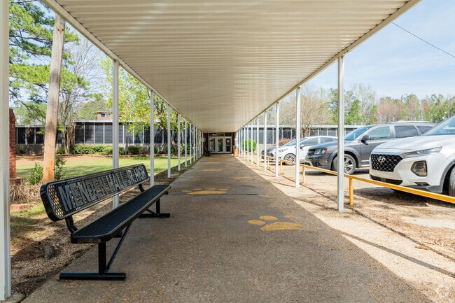 Mendenhall Junior High School serves 347 students.