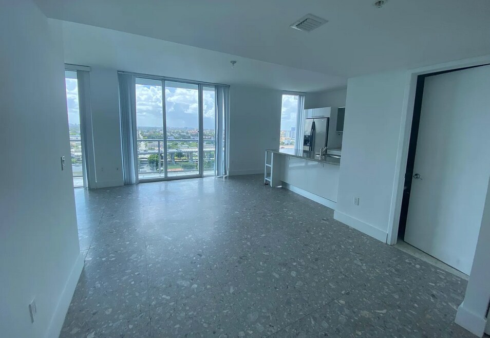 185 SW 7th St unit 1400, Miami, FL 33130 - photo 1