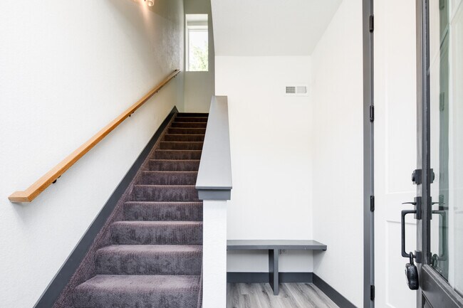 3569 S Pennsylvania St unit E, Englewood, CO 80113 - photo 3