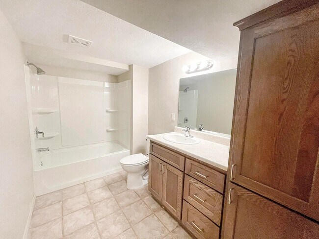 811 7th St, Brookings, SD 57006 - photo 4