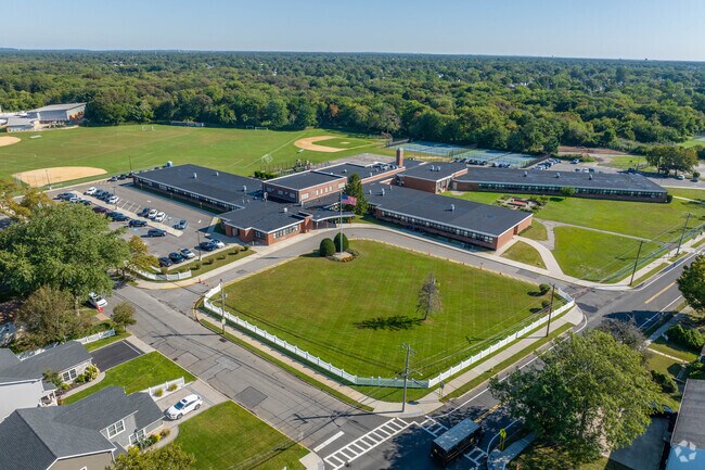 An aerial view of the facilities Babylon Memorial Grade School.