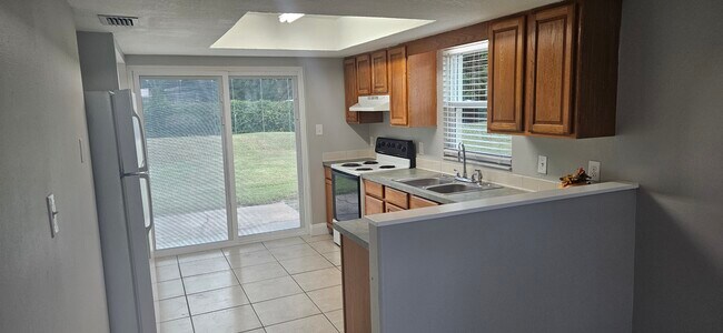 815 Trina Ln, Lakeland, FL 33809 - photo 5