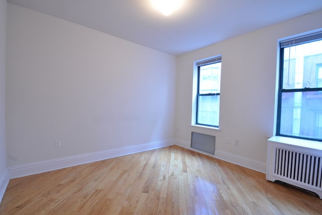 130 E 70th St, New York, NY 10021 - photo 4