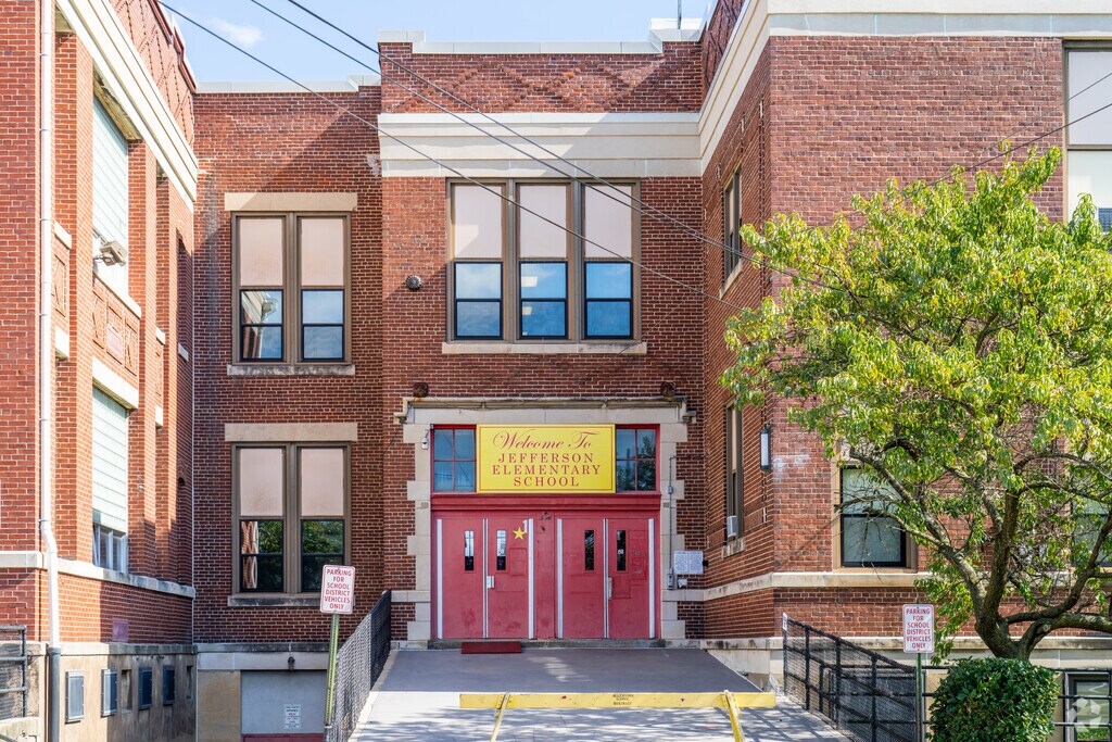 Jefferson Elementary School serves 506 students in grades K-5.