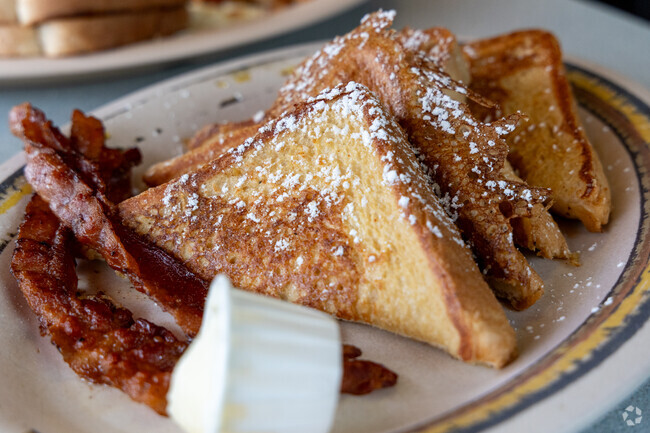 Grab breakfast at Everybody's Favorite Restaurant in Ashton.