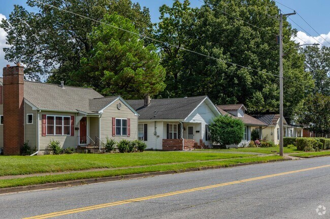 Homes in Gutherie are mostly made of Craftsman bungalows in Paducah.