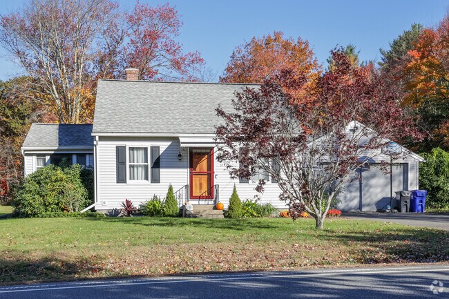 Cozy Cape Cod homes populate the Pelham neighborhood.