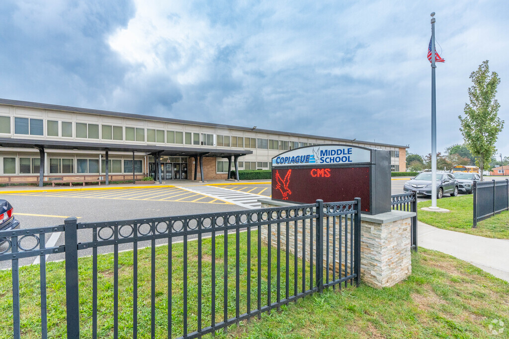 Copiague Middle School has 1,097 students in grades 6-8 with a student-teacher ratio of 13 to 1.