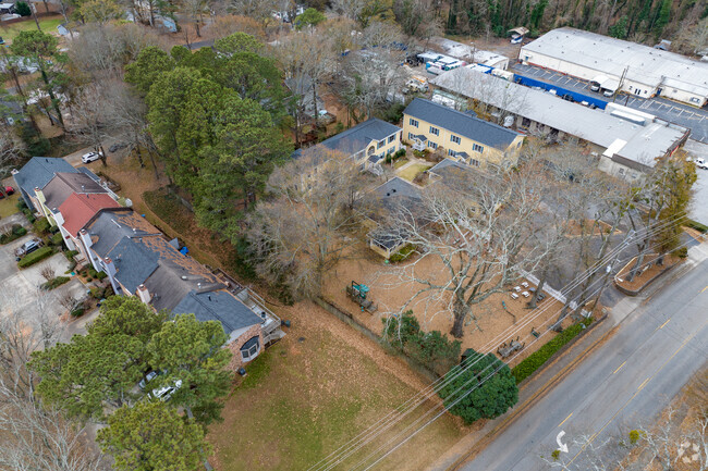 Casa Montessori is a private school with a 9 to 1 student teacher ratio.