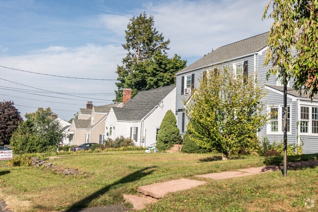 The median sale price of a home in Manchester is $302K.