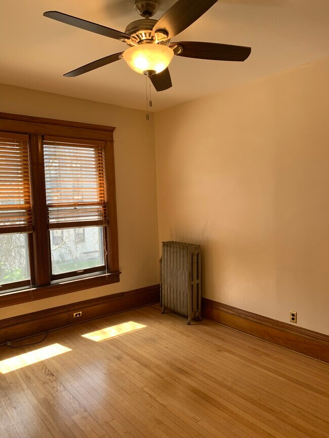 618 S Farwell St unit East Tower Apartment, Eau Claire, WI 54701 - photo 7