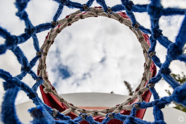 Periwinkle Elementary School has enriching sports activities for Albany, OR students.