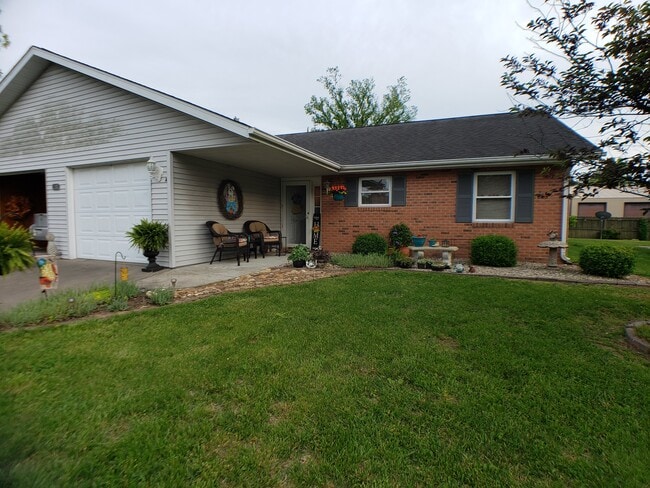1103 Sandra Ct unit 1104 b, Murphysboro, IL 62966 - photo 2