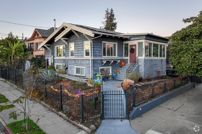 Although many Craftsman homes in Jefferson were built in the 1920's, many are remodeled.