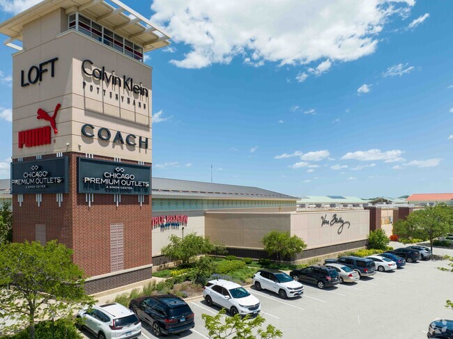 The Chicago Premium Outlets in the Eola Yards area has a plethora of shopping options.