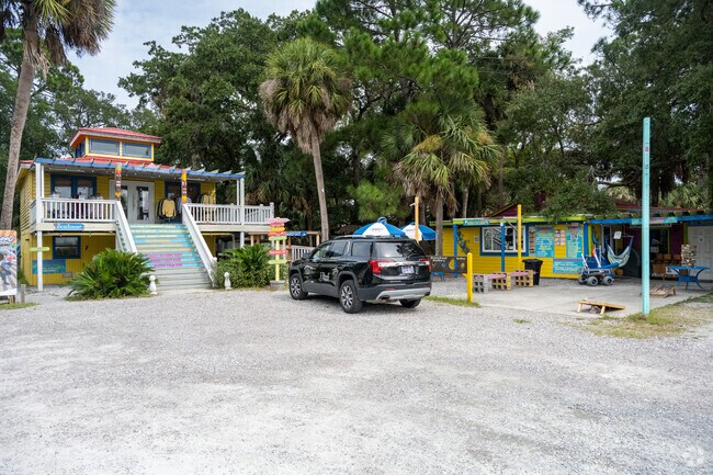 You can enjoy the ice cream shop while you shop at Barefoot Bubba's in Harbor Island.