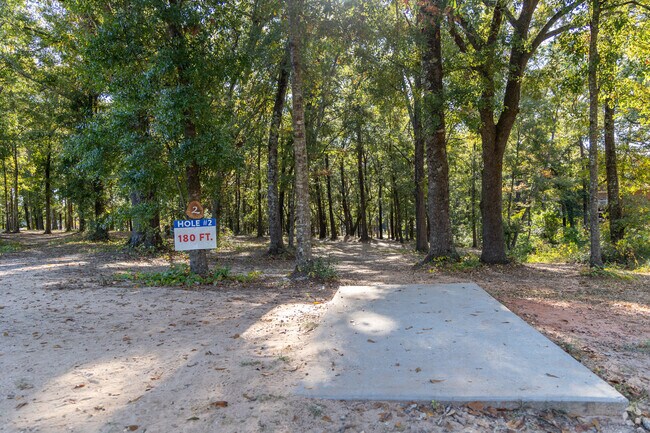 Outer West Mobile is near the West Mobile County Park which has activities like frisbee golf.