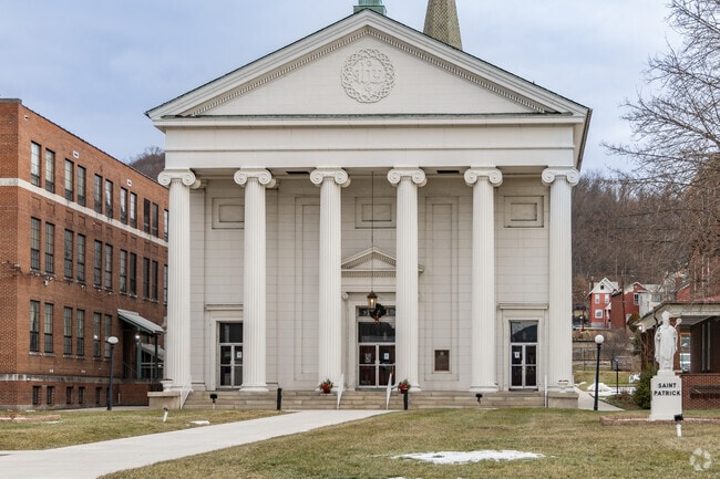 Historical buildings are plentiful throughout the beautiful city of Cumberland.