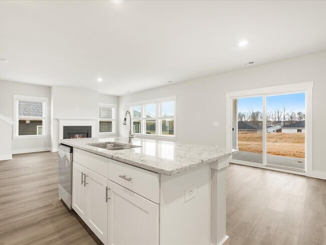 782 Treeline Rd, Moore, SC 29369 - photo 4