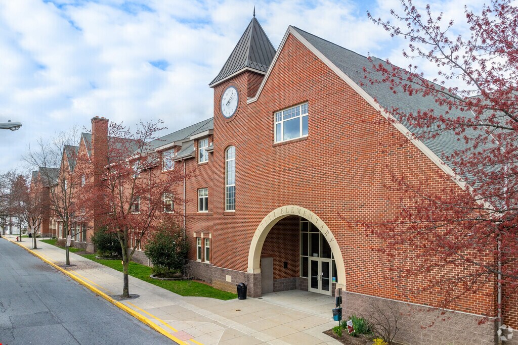 Lititz Elementary School has 456 students in grades K-6.