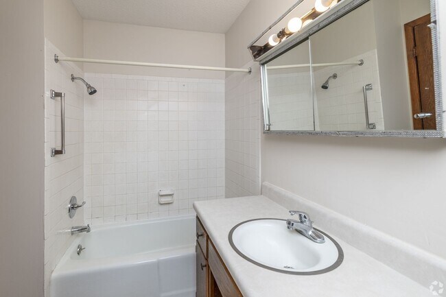 Four Seasons Apartments, Faribault, MN 55021 - photo 4