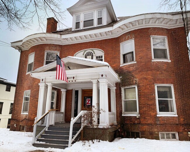 207 S Union St unit 207 South Union St, Burlington, VT 05401 - photo 7
