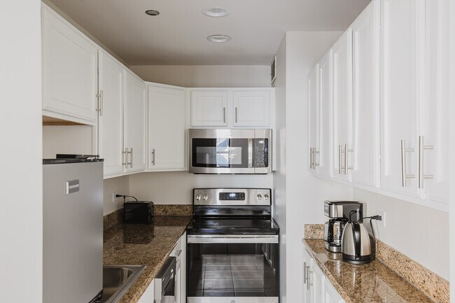 200 E Chestnut St unit FL9-ID1390, Chicago, IL 60611 - photo 7