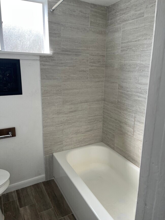 205 N Ormsby St unit 1, Alvin, TX 77511 - photo 7