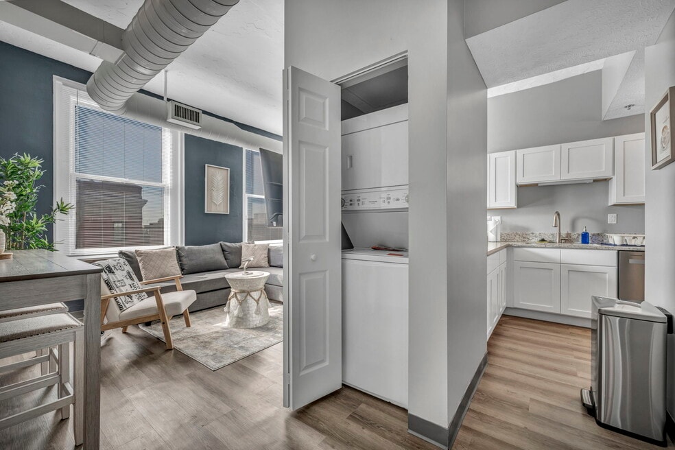 Huron Square and The Osborn Apartments, Cleveland, OH 44115 - photo 1