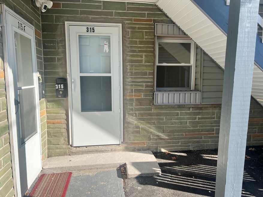 315 W 11th St unit 315 apartment, Hazleton, PA 18201 - photo 1