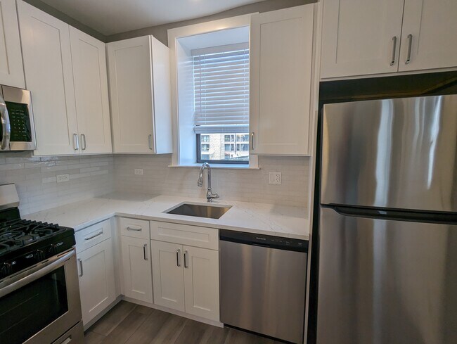 3935 N Janssen Ave unit 3941-3E, Chicago, IL 60613 - photo 5