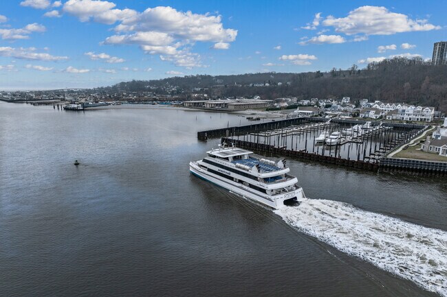 Nearby Highlands has the Seastreak Ferry for easy NYC commute in Red bank.