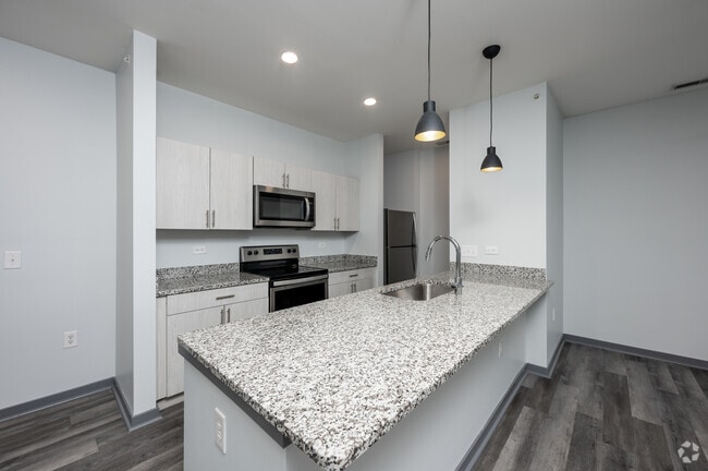 1BR, 1BA - 667SF - Kitchen