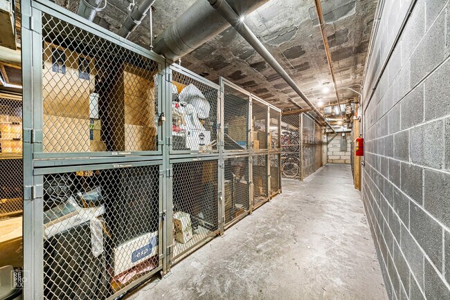 Shoreline Towers Condominiums unit 15O, Chicago, IL 60660 - photo 6