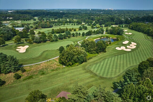 The Lakewood Country Club is one of several courses for a game of golf in Travilah.