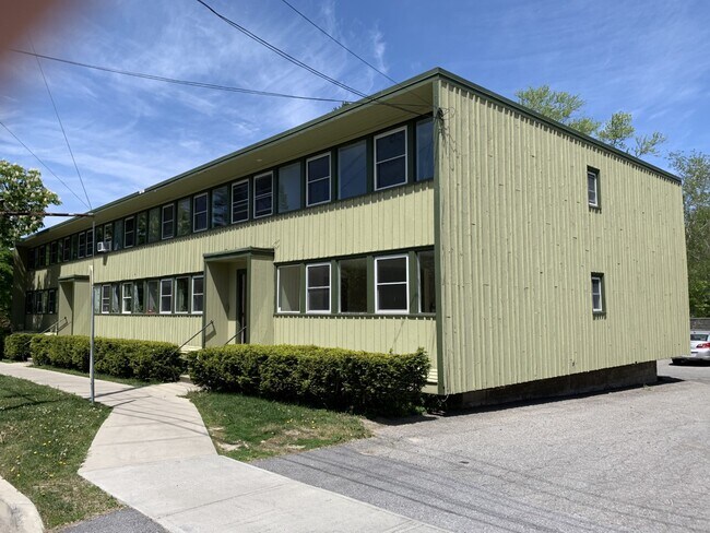 172 Cliff St unit 8, Burlington, VT 05401 - photo 2