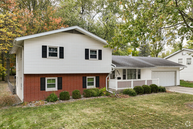 There are many spilt-level homes in the area of Greenfield.