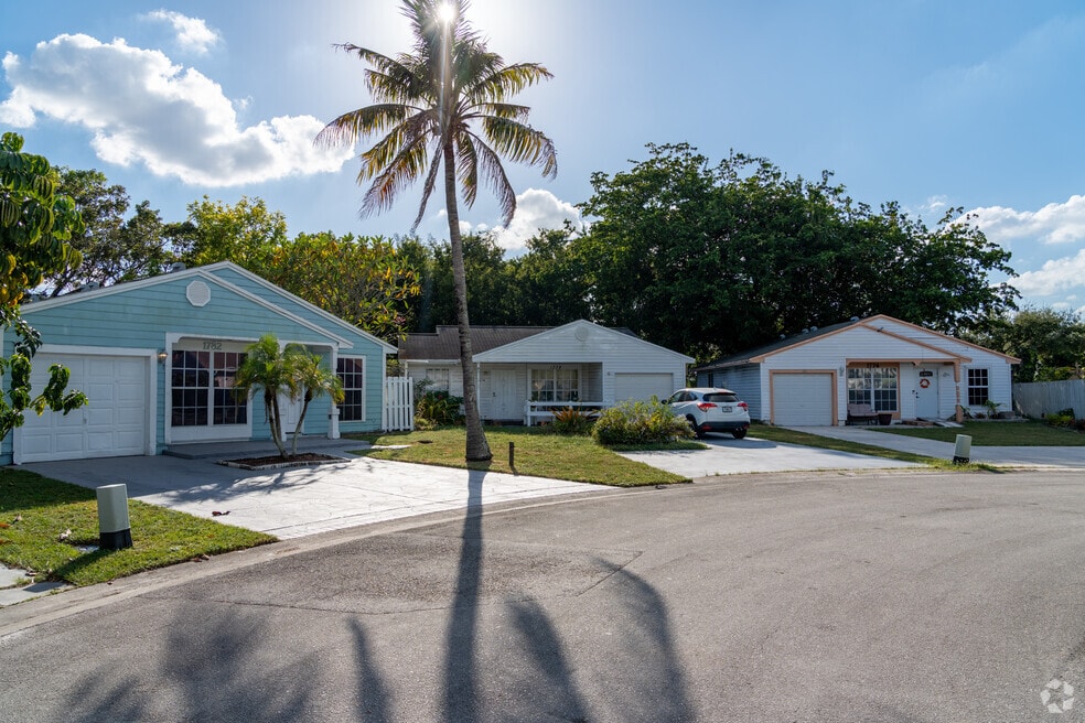 Lakeshore at University Park