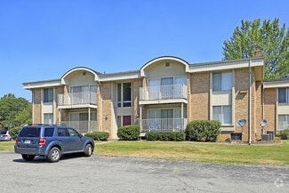 1911 Golfview Dr, Troy, MI 48084