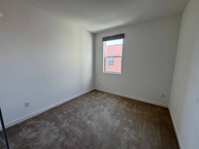 5891 Cadence Ave unit 5-Master En Suite B, Dublin, CA 94568 - photo 4