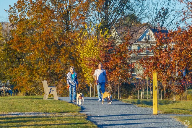 Campbelltown Community Park sits outside of South Londonderry and has a gravel walking path.
