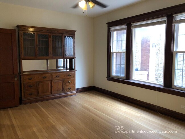 1440 W Addison St unit 2, Chicago, IL 60613 - photo 4