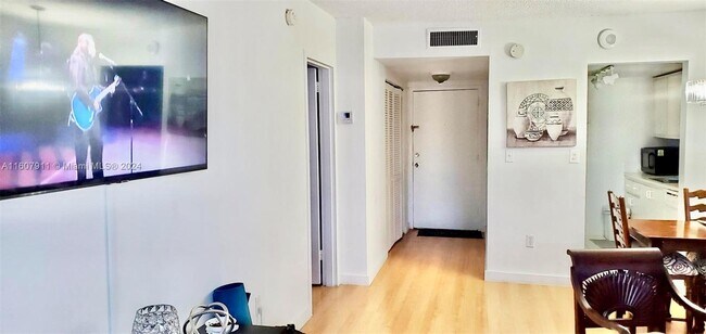 Vecino Del Mar unit 1109, North Miami, FL 33181 - photo 7