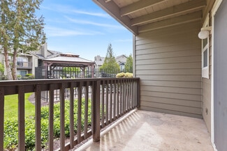 300 NE Autumn Rose Way, Hillsboro, OR 97124